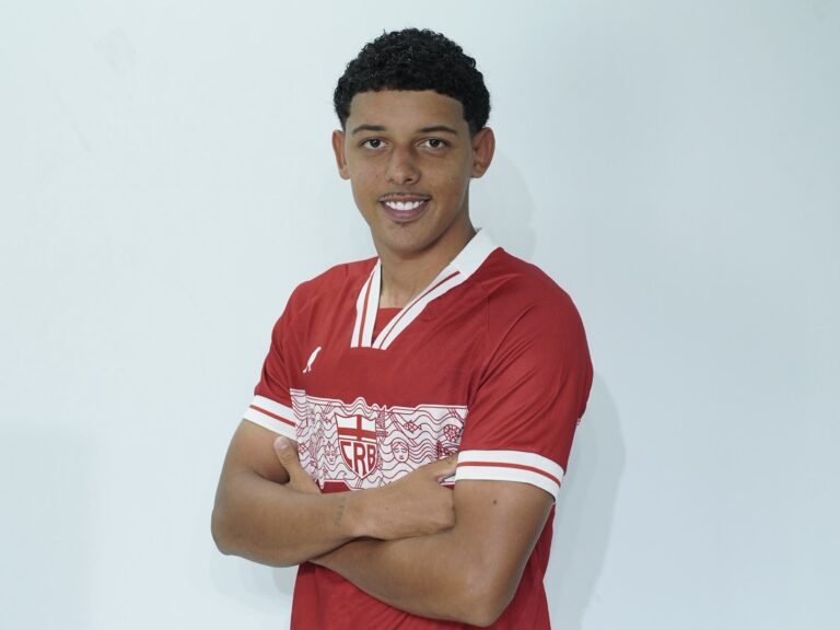 CRB negocia o volante Cauã Carvalho, cria da base, com o Corinthians