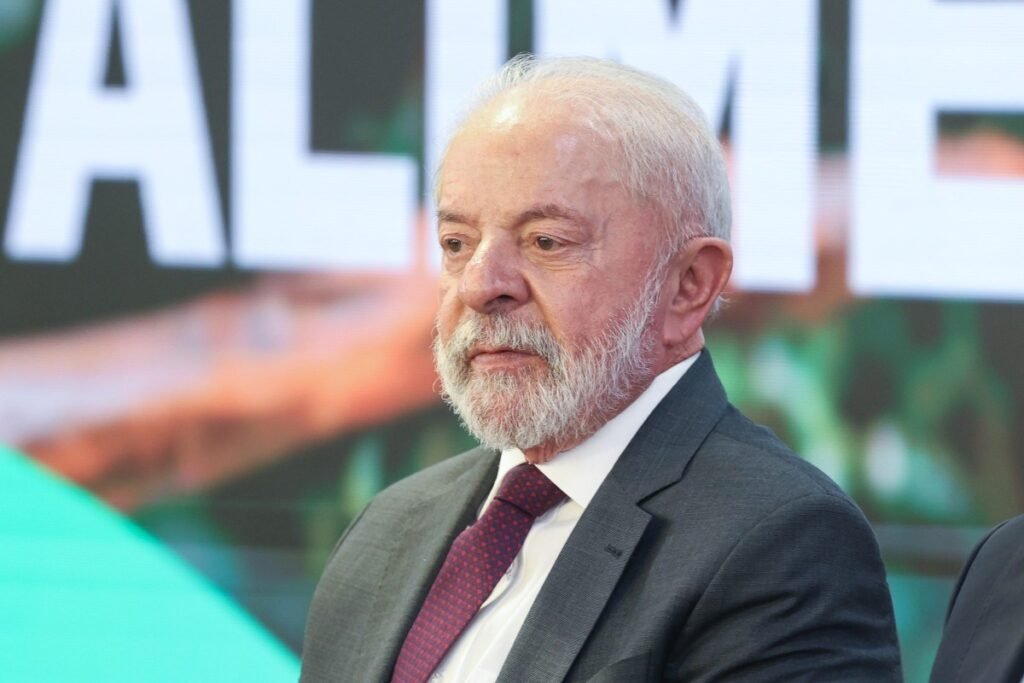 Dois dias após Lula acusar o TSE de ter lado, coligação dele pede suspensão do canal "Tropa do Flávio"