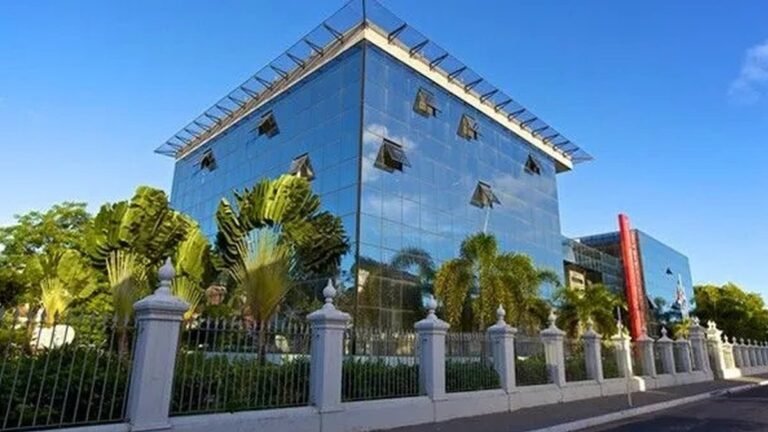 Governo de Alagoas publica decreto da transição depois de JHC ir à Justiça