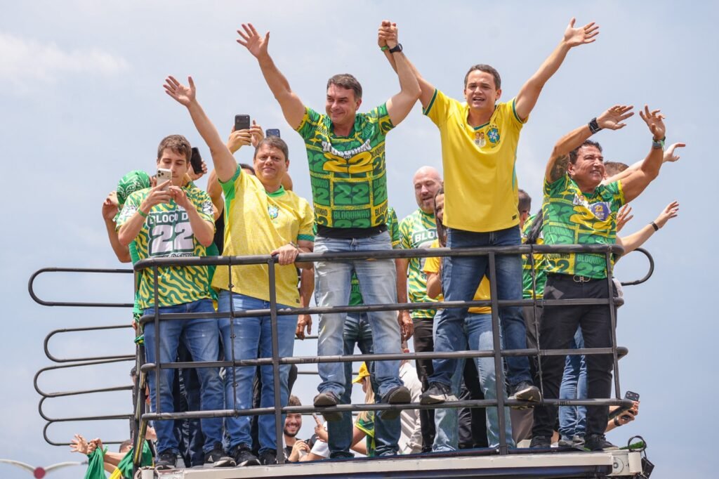 Pesquisa Gerp: Flávio Bolsonaro tem 52% dos votos válidos e Lula, 48%, no 2º turno
