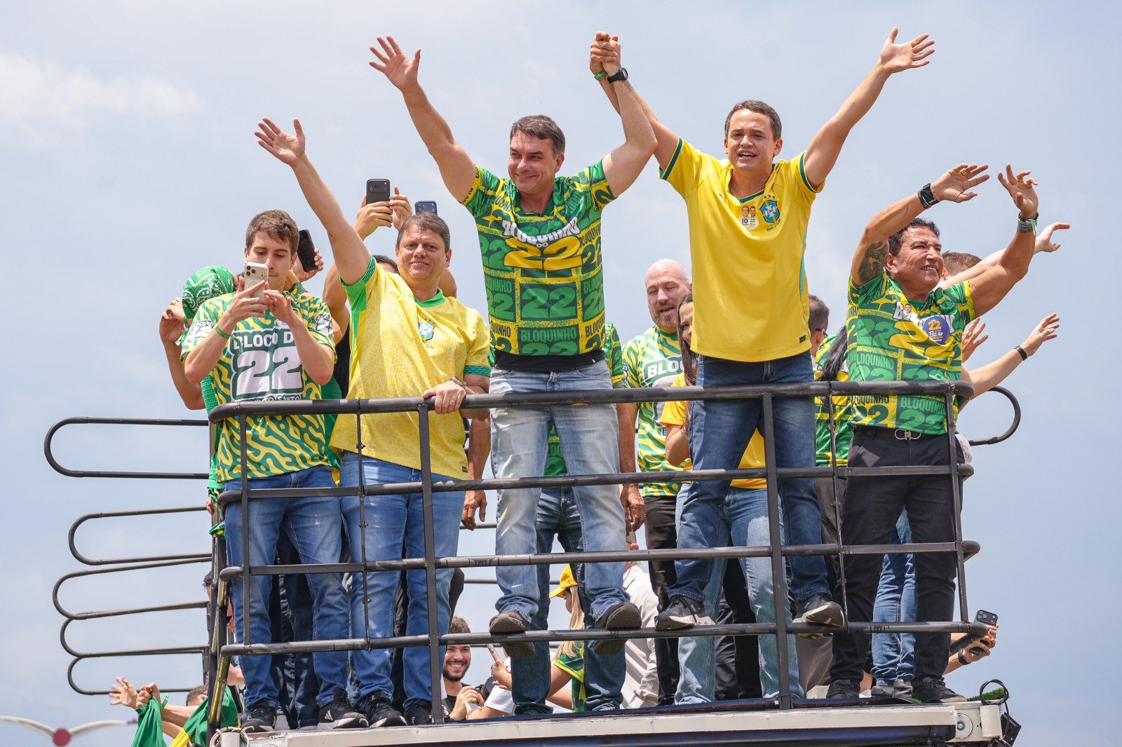 Pesquisa Gerp: Flávio Bolsonaro tem 52% dos votos válidos e Lula, 48%, no 2º turno