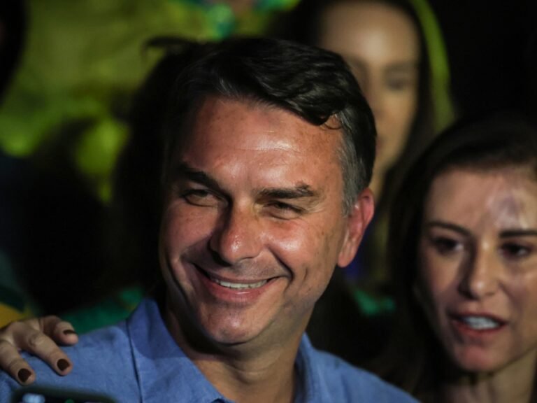 Veritá: 51,1% dos eleitores acham que Flávio vence o 2º turno; 44% apostam em Lula