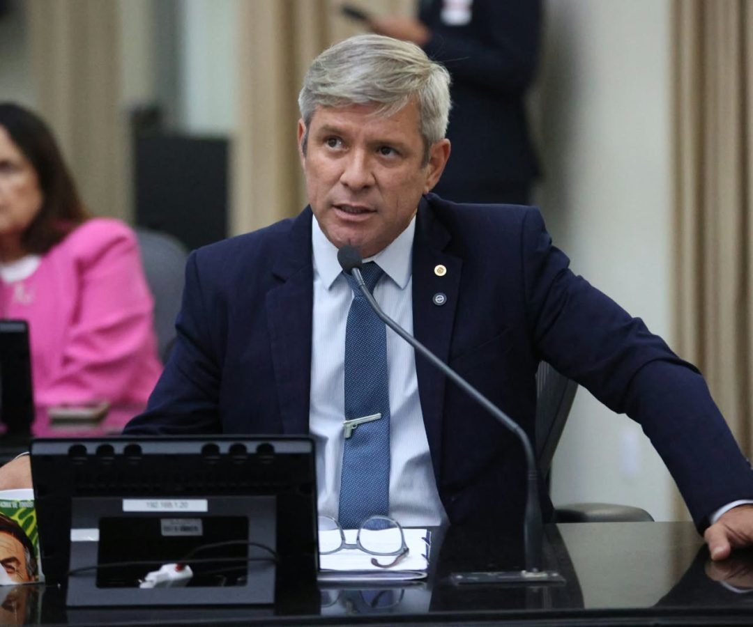 Cabo Bebeto denuncia corte de 15% no salário de médicos da rede estadual