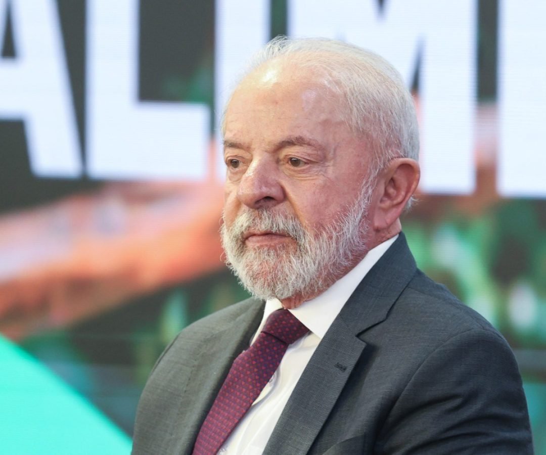 Dois dias após Lula acusar o TSE de ter lado, coligação dele pede suspensão do canal "Tropa do Flávio"