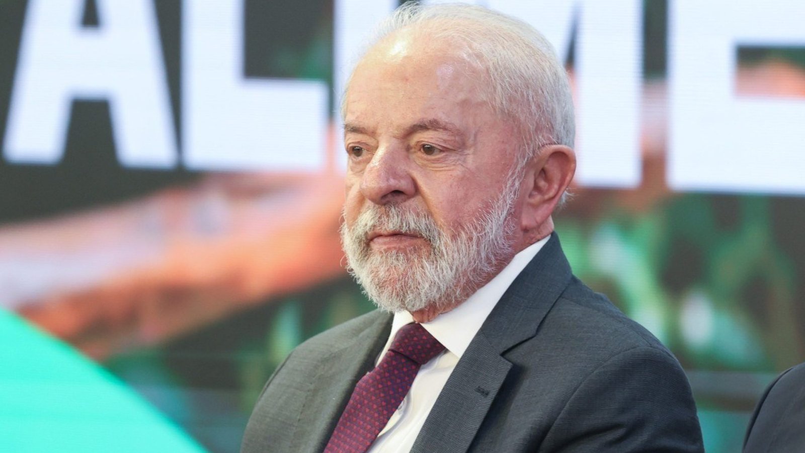Dois dias após Lula acusar o TSE de ter lado, coligação dele pede suspensão do canal "Tropa do Flávio"