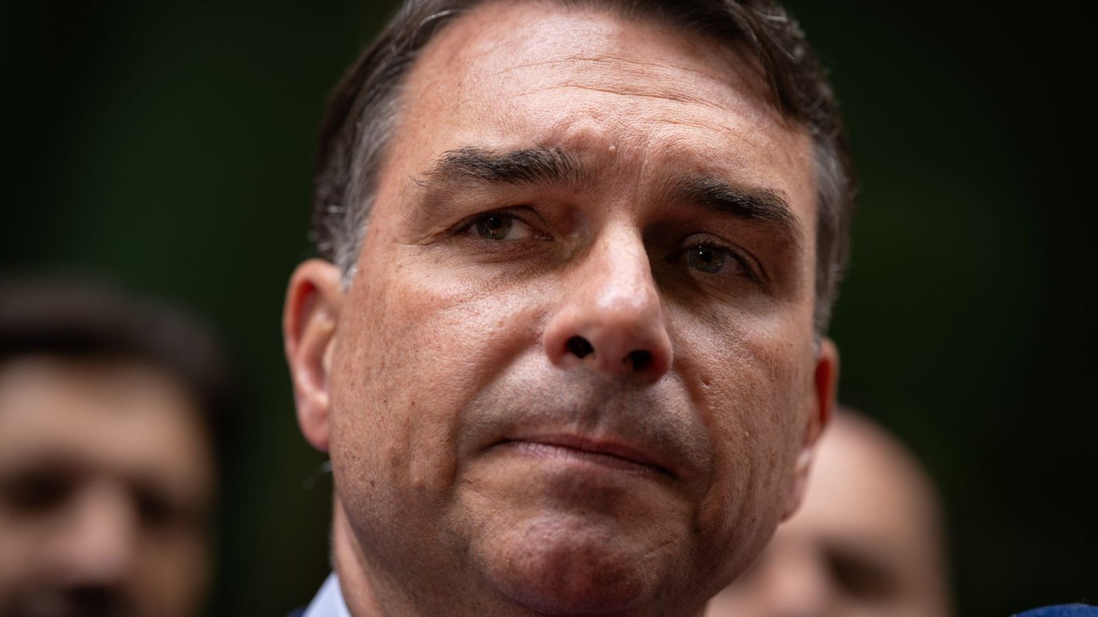 Editorial: Flávio, o passaporte e um precedente que desafia a democracia