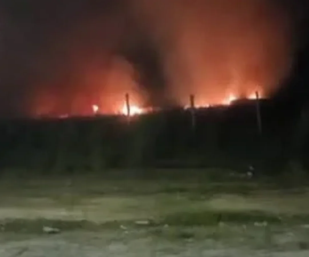 Explosão em suposta fábrica clandestina de fogos destrói casa em Arapiraca