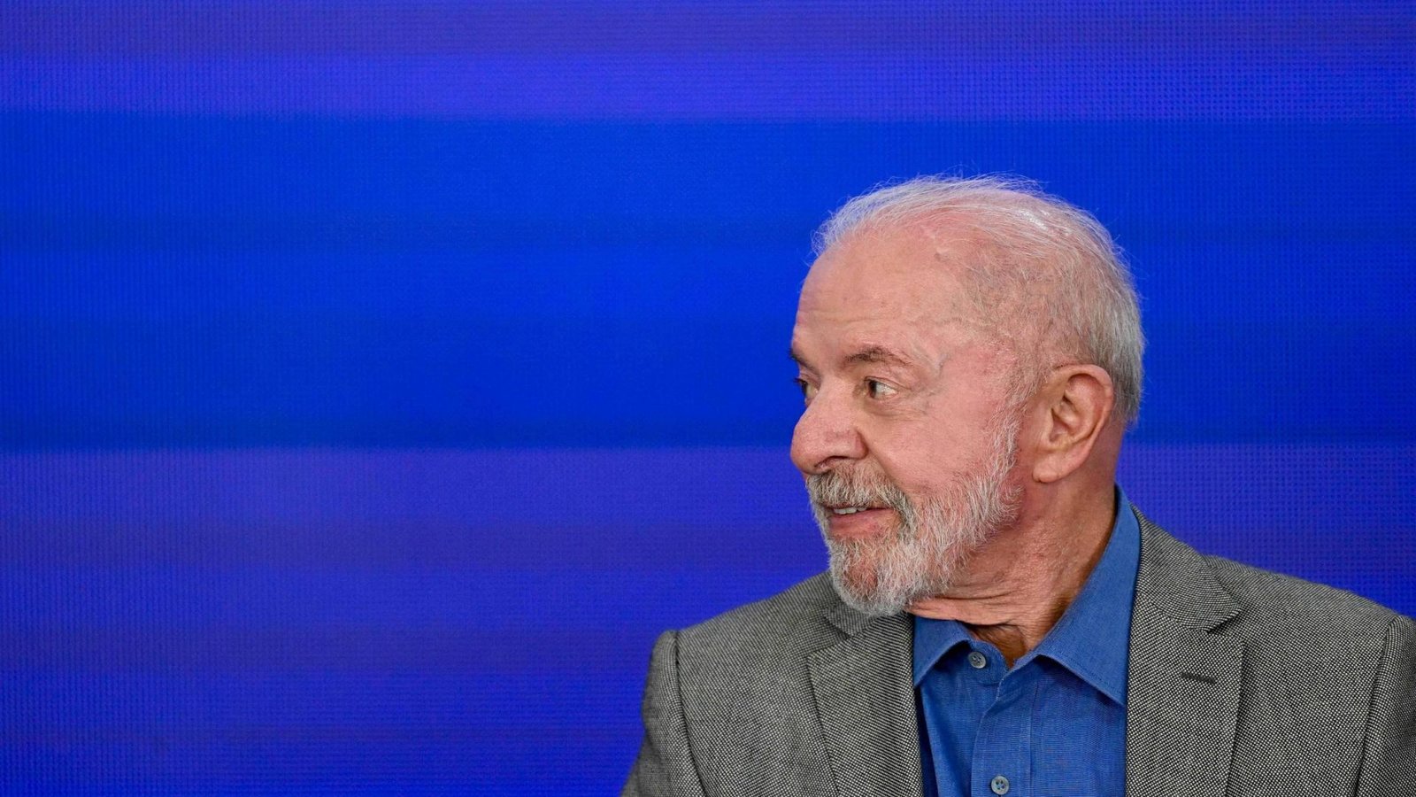 Governo Lula manda zaps em massa sobre Bolsa Família; Flávio pede cassação no TSE