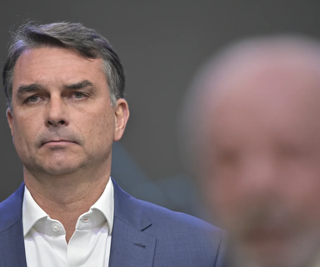 Ibovespa sobe mais de 1% com pesquisa que põe Flávio Bolsonaro à frente de Lula