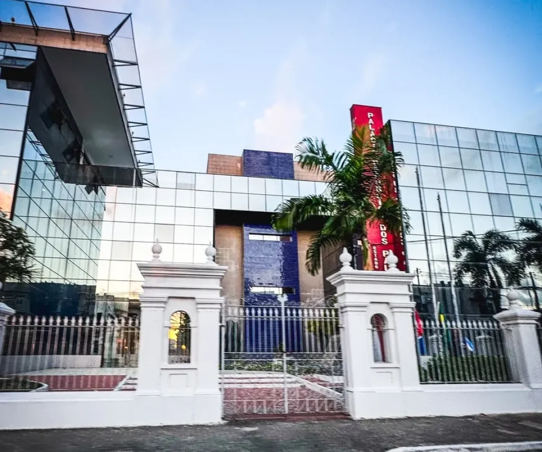 Justiça manda governo de Alagoas liberar a JHC acesso a sistemas do Estado em 24 horas