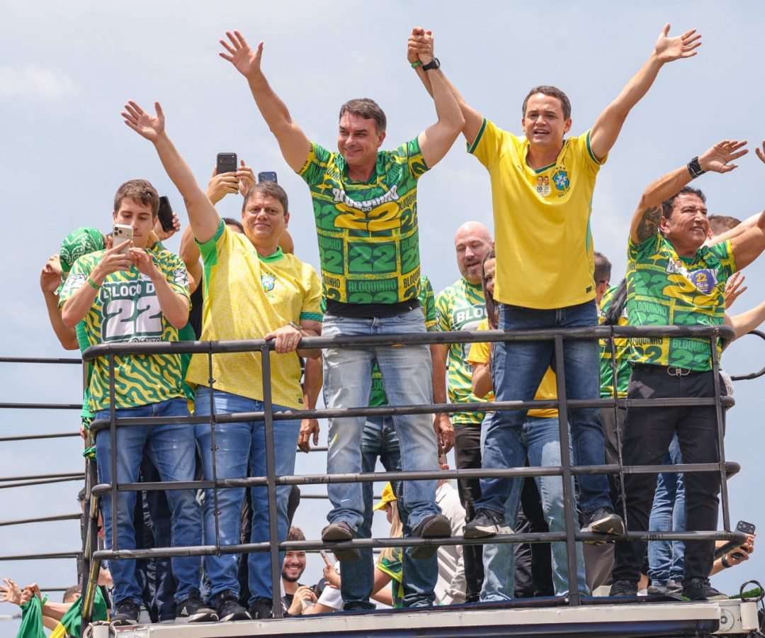 Pesquisa Gerp: Flávio Bolsonaro tem 52% dos votos válidos e Lula, 48%, no 2º turno
