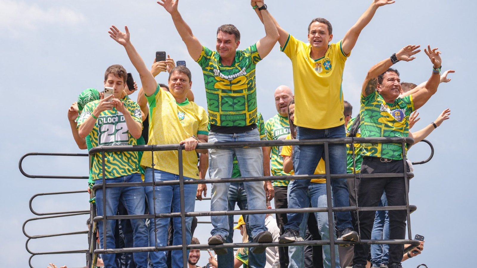 Pesquisa Gerp: Flávio Bolsonaro tem 52% dos votos válidos e Lula, 48%, no 2º turno