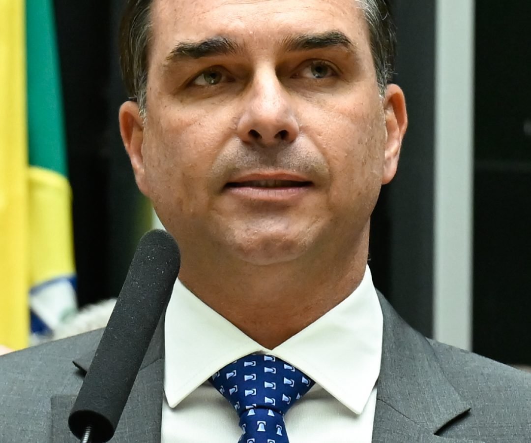 Pesquisa Veritá: Flávio Bolsonaro tem 51,1% dos votos válidos contra 48,9% de Lula no 2º turno