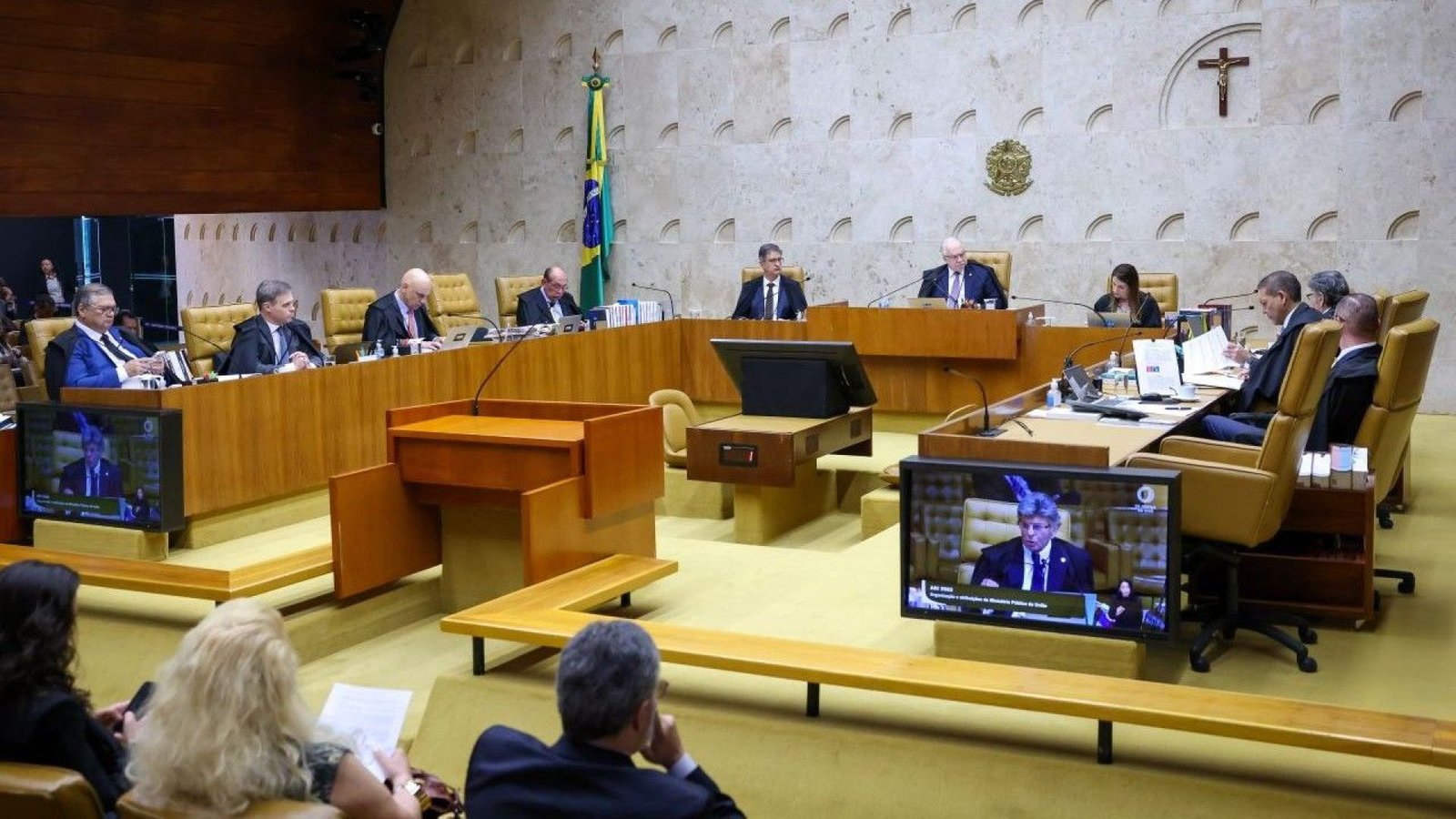 PF vai entregar a Fachin material do caso Master que cita seis ministros do STF