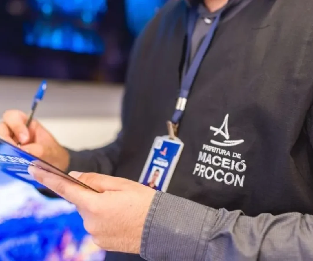 Procon Maceió multa Vivo, C&A e quatro bancos em R$ 139,8 mil
